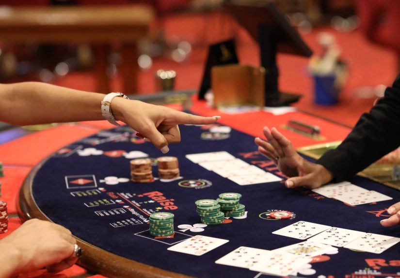 Online Blackjack Techniques For Handling Risk During High Stake Rounds