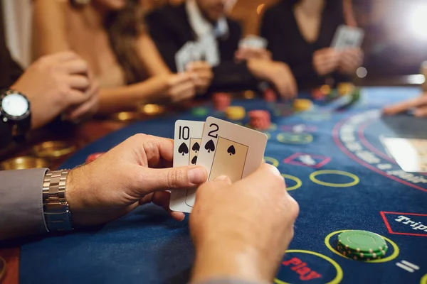 Online Casino Games vs. Traditional Casinos: What’s Better?