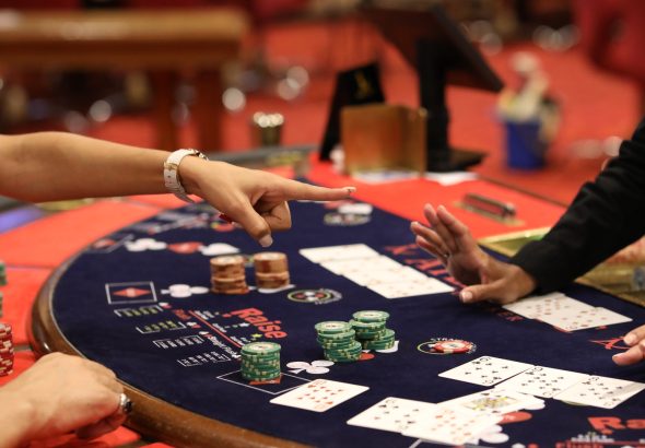 Online Blackjack Techniques For Handling Risk During High Stake Rounds